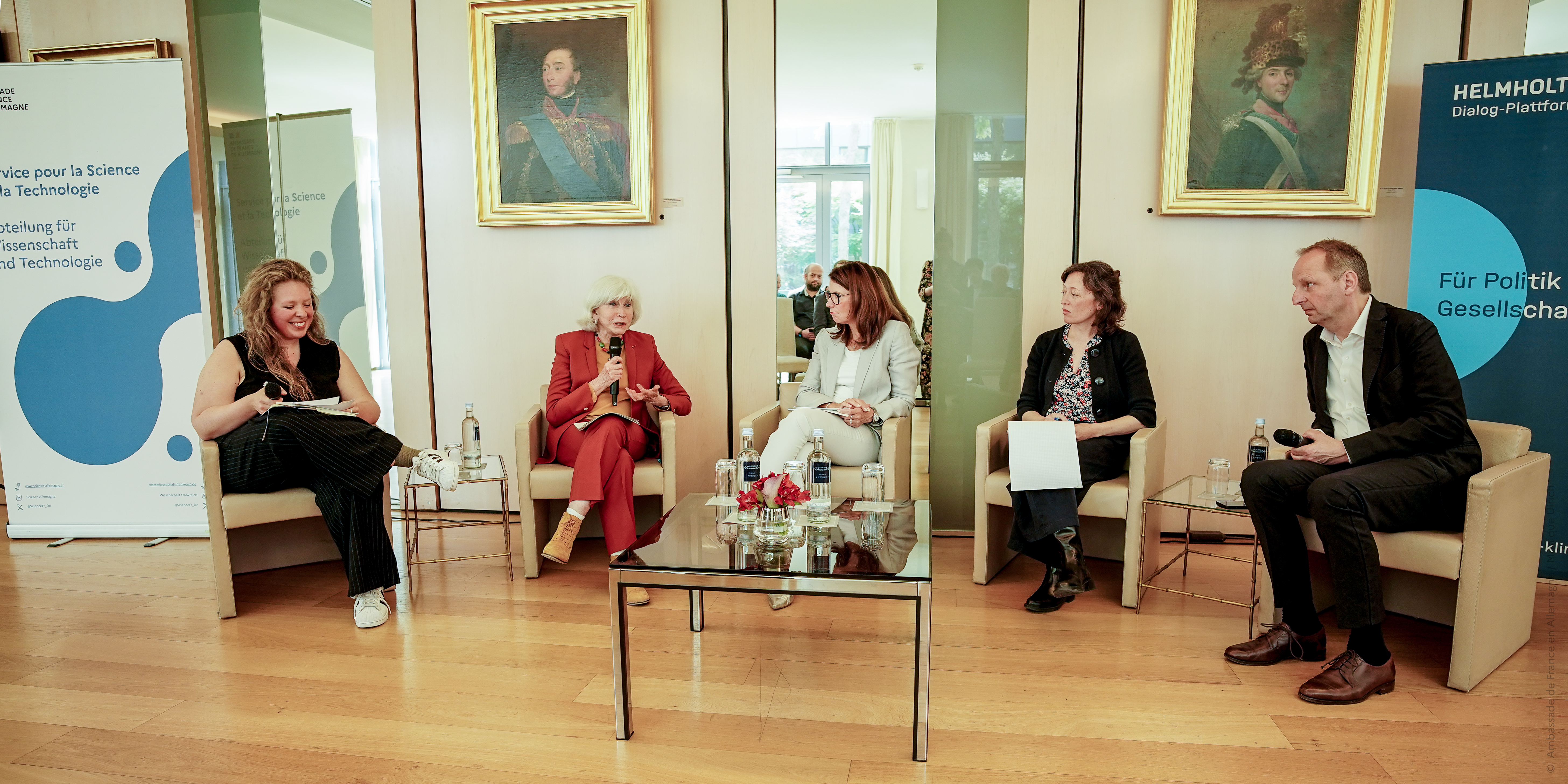 Die Diskussion rund um Klimaschutz und nachhaltige Transformation muss so viele Akteur:innen wie möglich einschließen – Politik, Wirtschaft, NGOs und die Menschen vor Ort. Wir brauchen lösungsorientierte Narrative und einen breiten Zugang zu wissenschaftlichen Erkenntnissen für alle. Deutschland und Frankreich können auf europäischer und internationaler Ebene eine Vorreiterrolle einnehmen, um die Integrität der Wissenschaft zu wahren und den Klimaschutz auf dem Weg zur Klimaneutralität voranzutreiben.
