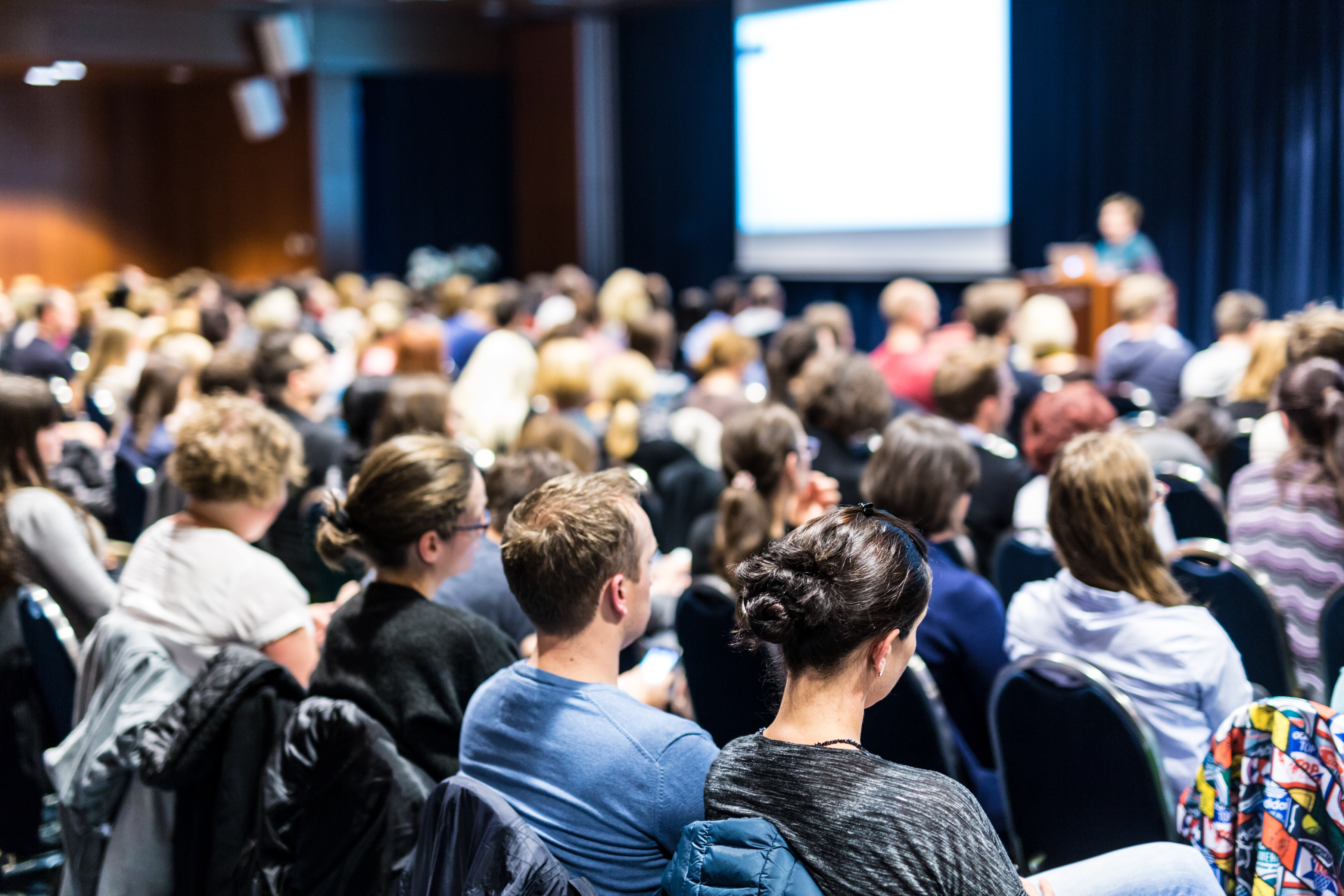 Konferenzteilnehmer in einem Saal