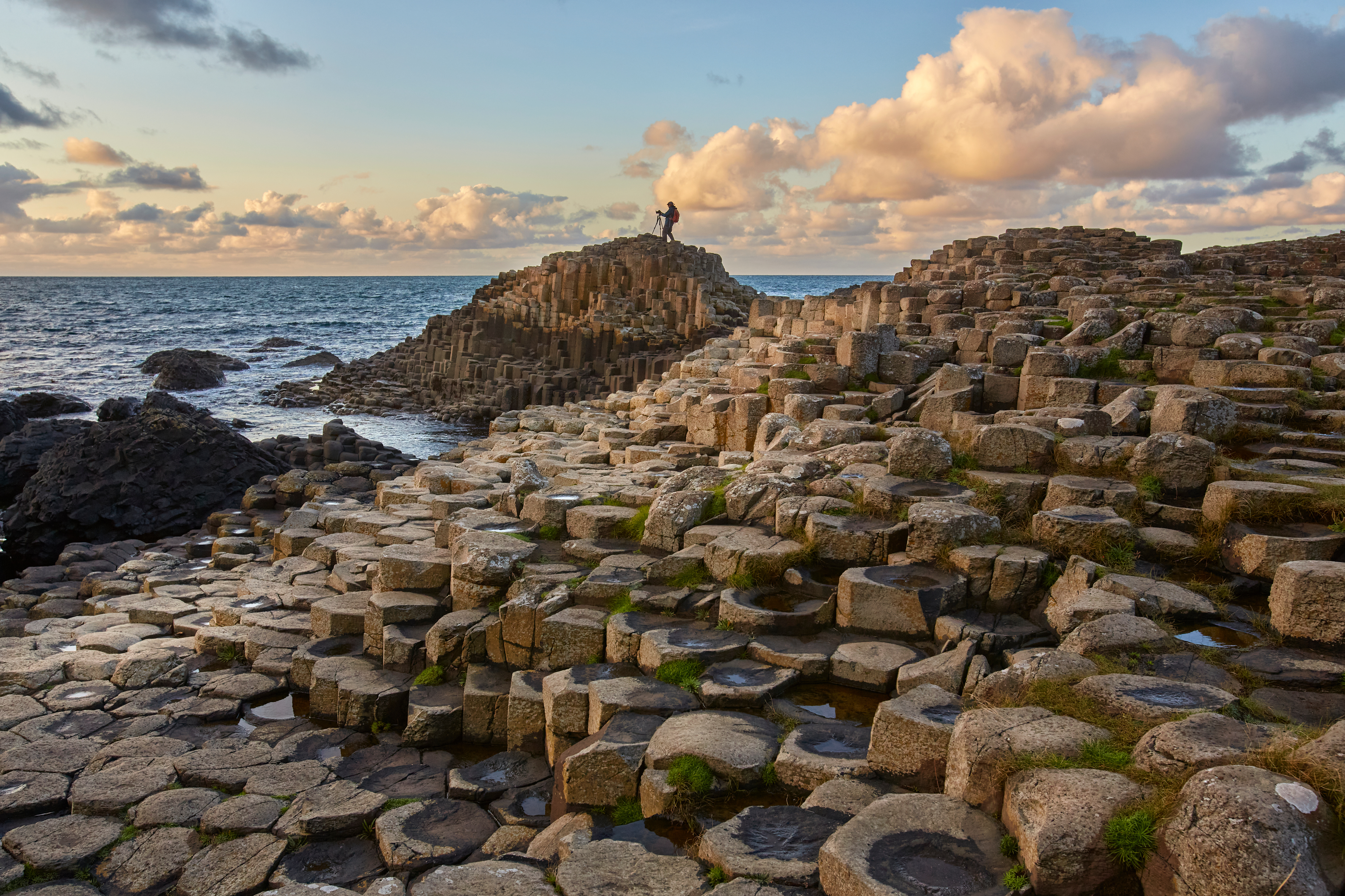 Basaltsäulen an der Küste in Nordirland