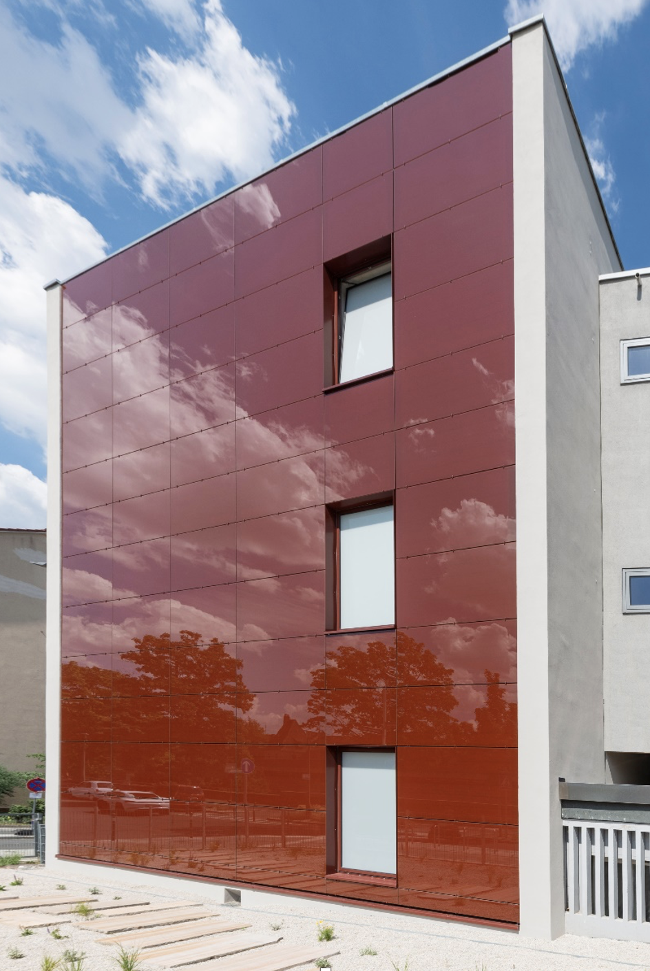 Red solar modules on the facade of the Labenwolf High School