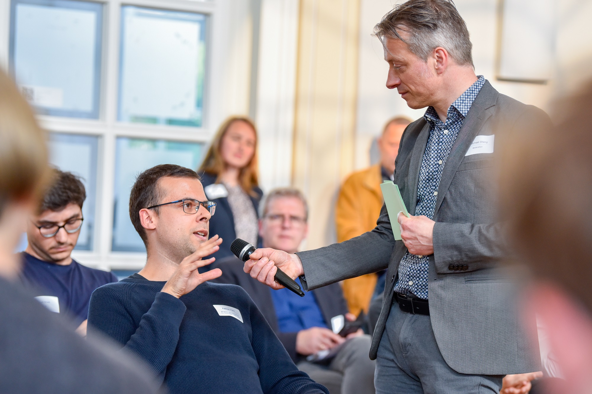 Veranstaltung im Format einer Unterhausdebatte im Festsaal Luisenstraße in Berlin