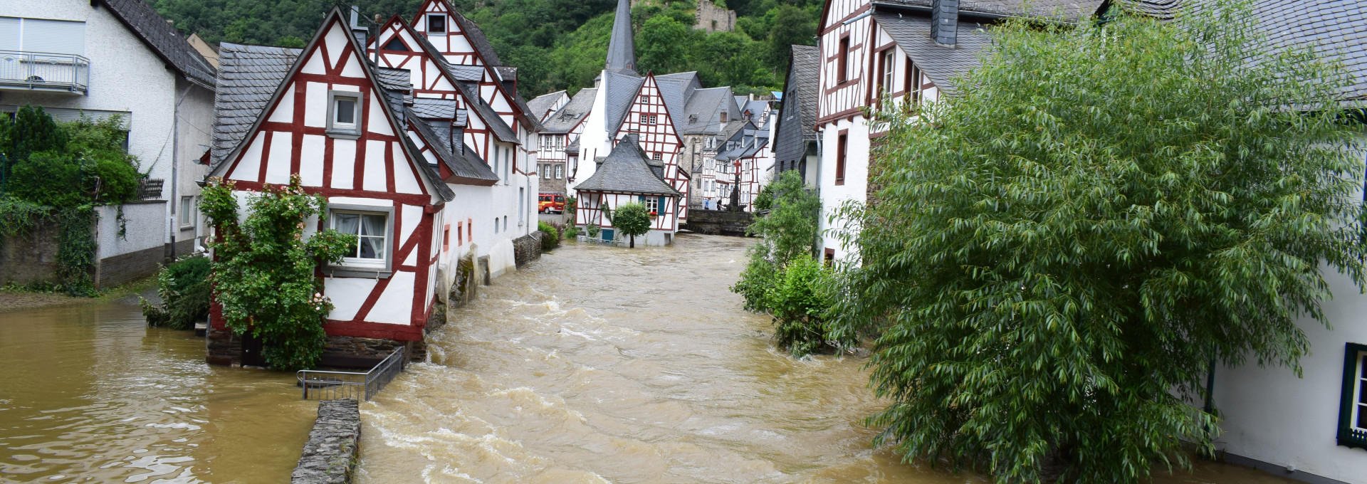 Flut im Ortskern von Monreal