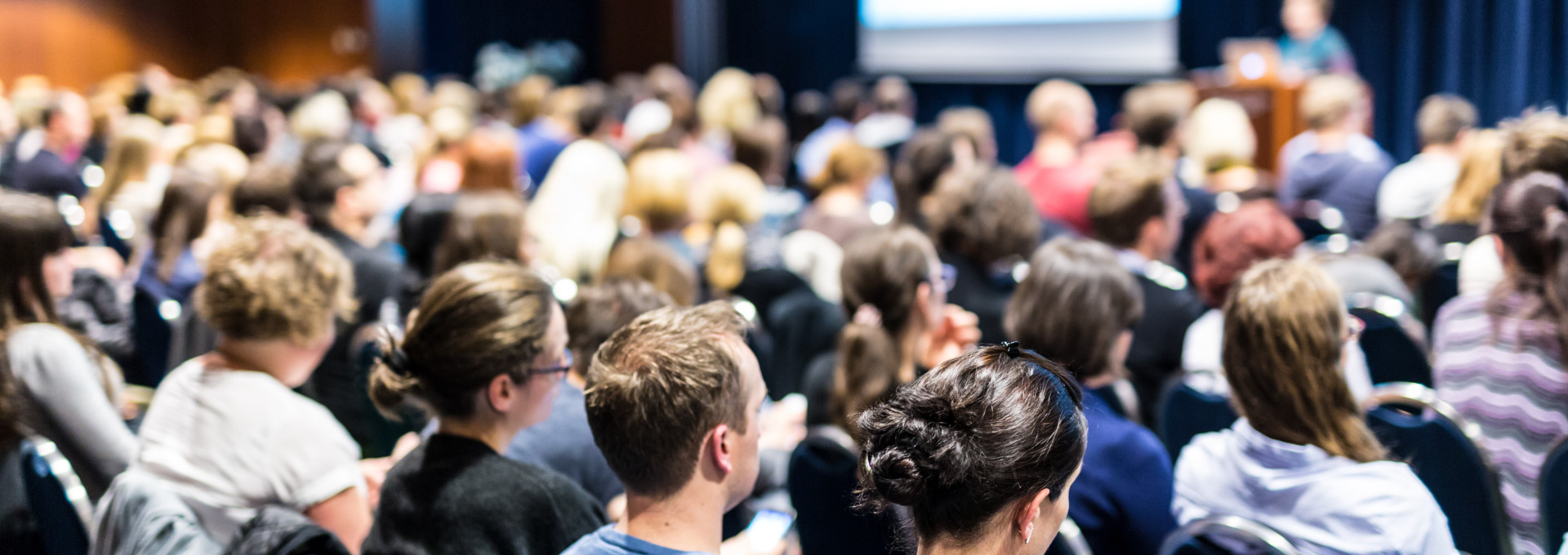 Konferenzteilnehmer in einem Saal