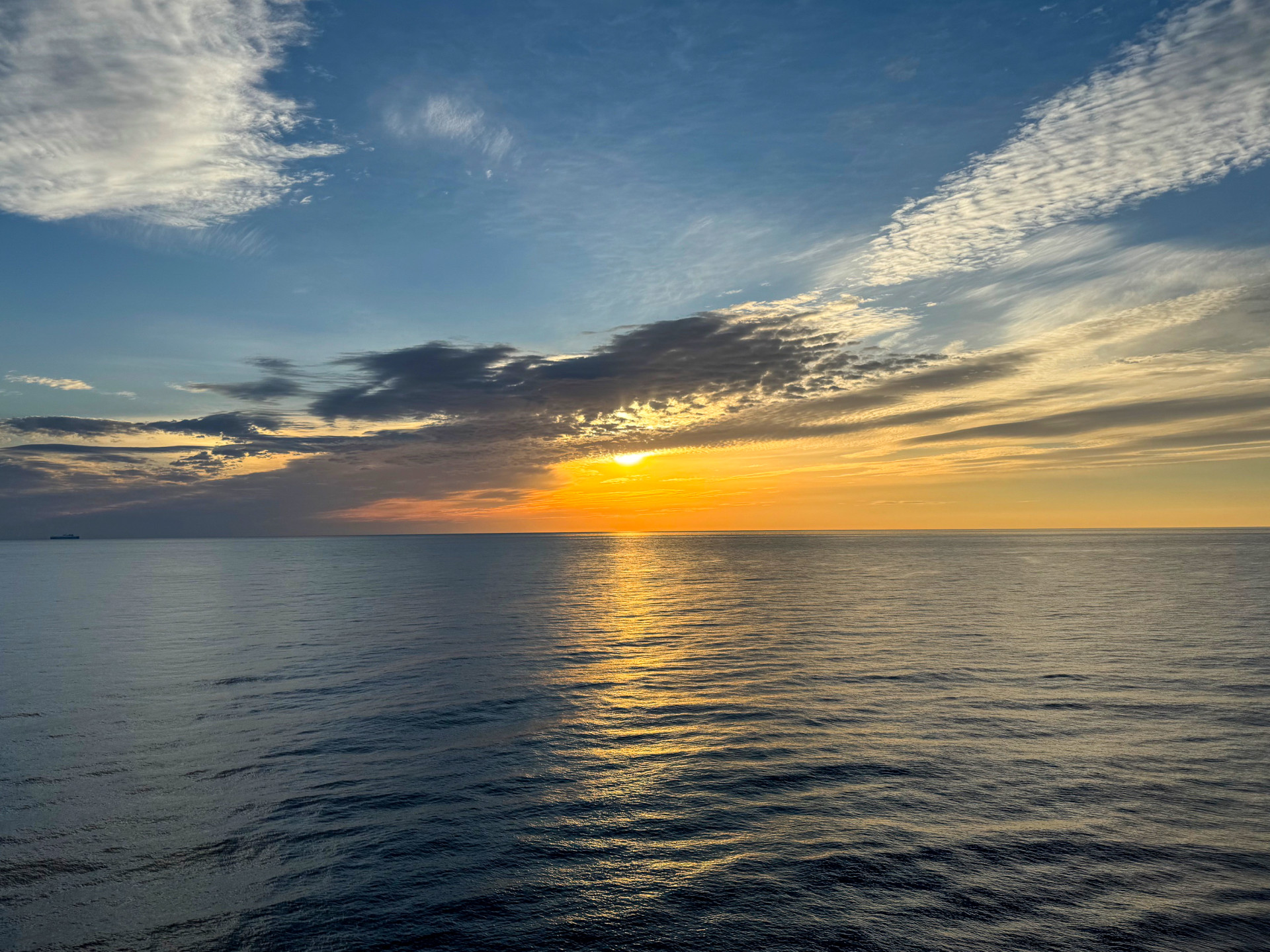 Sonne über dem Meer