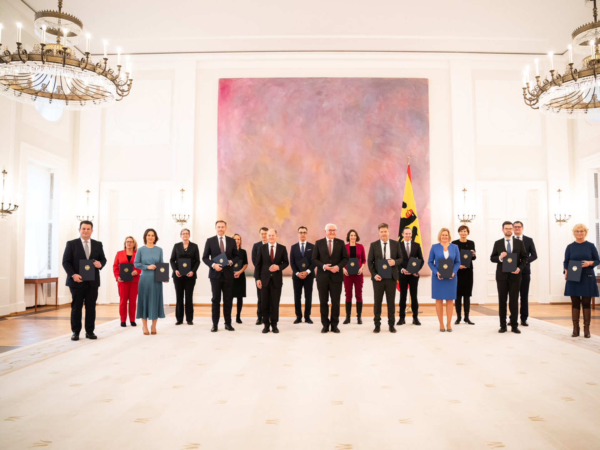 Bundeskabinett 2021-25 nach der Vereidigung im Schloss Bellevue