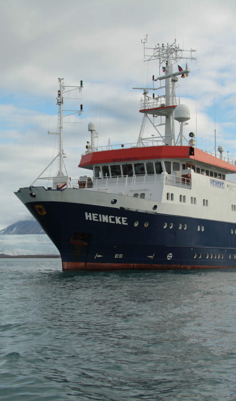 Die Heincke im Billefjord