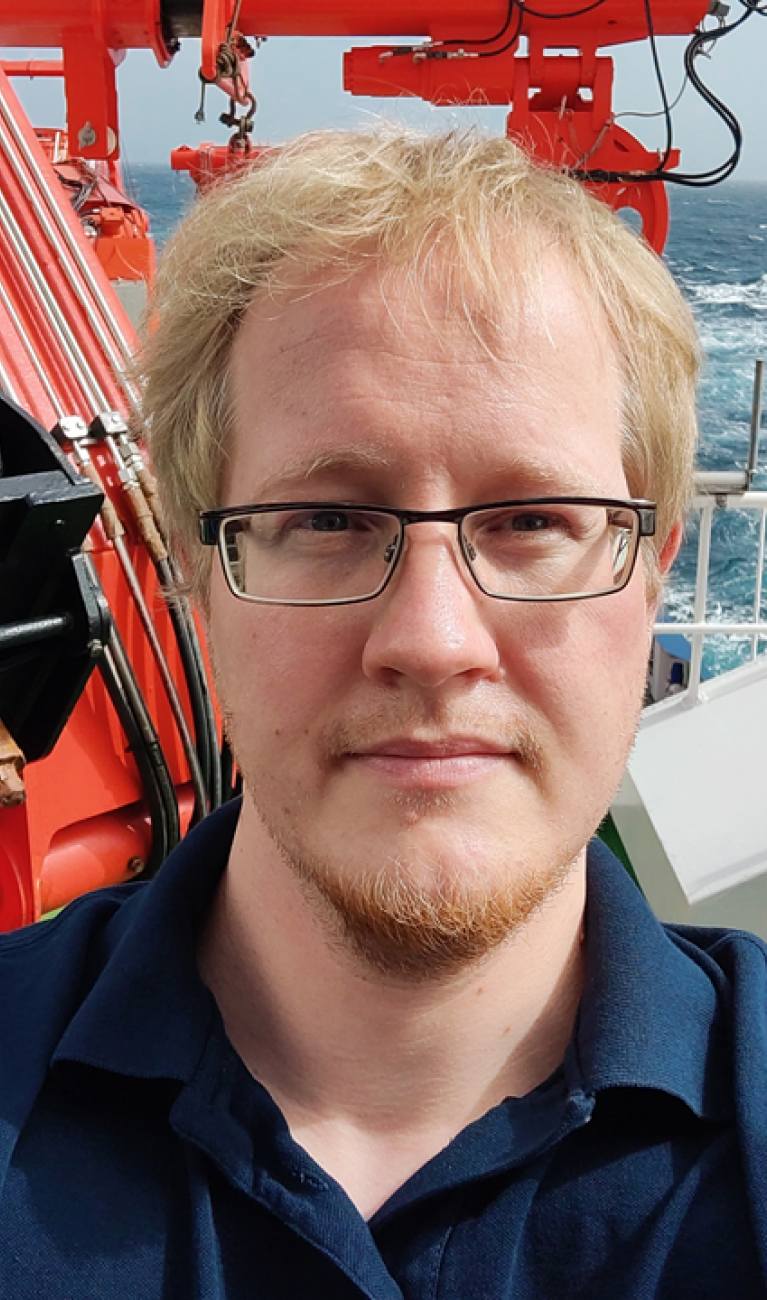 Selbst-Portrait des Wissenschaftlers auf einem Schiff