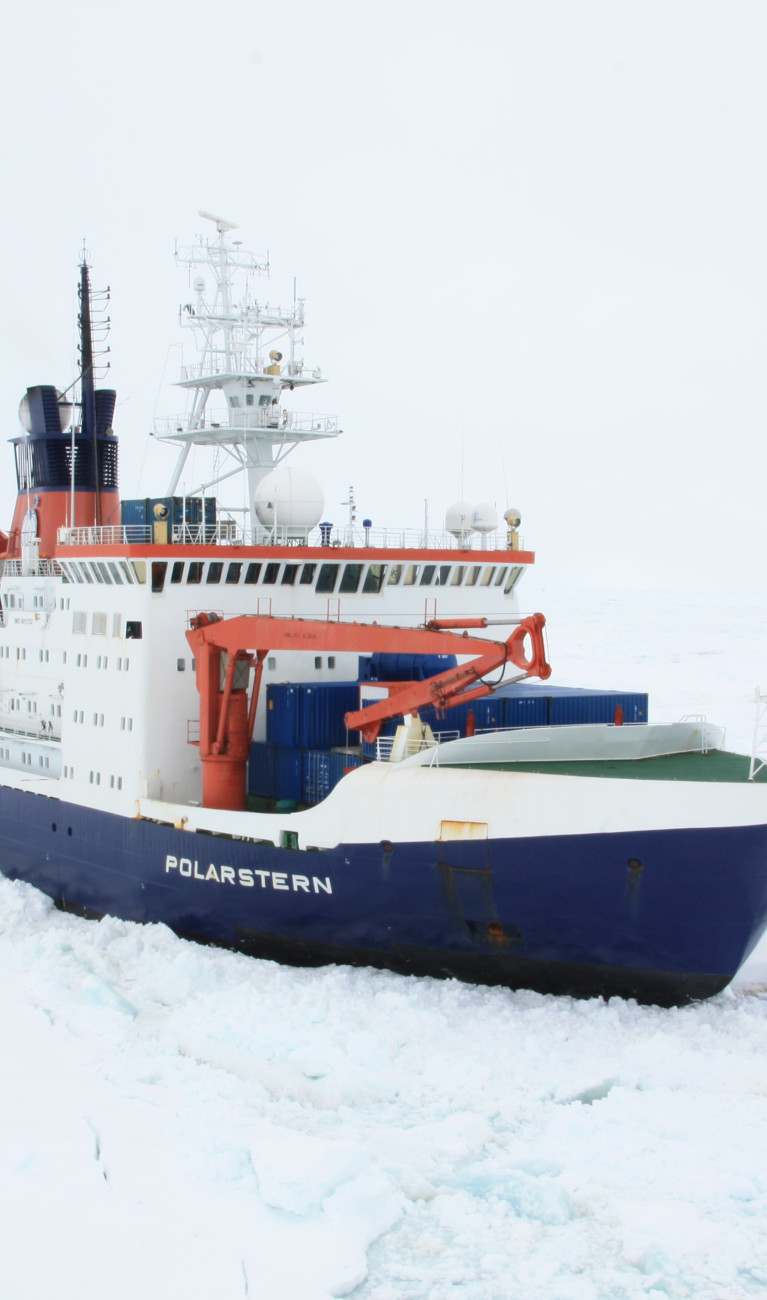 Die Polarstern im Eis.