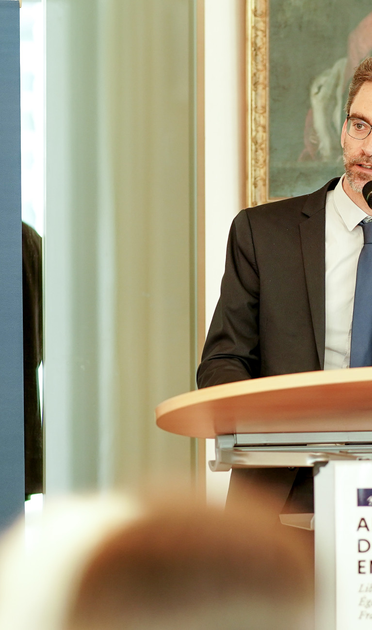 Sébastien Vannier hinter dem Podium.