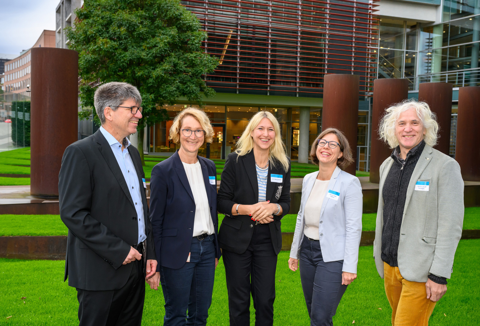 Helmholtz-Expert_innen und Schirmherrin Dr. Silke Launert