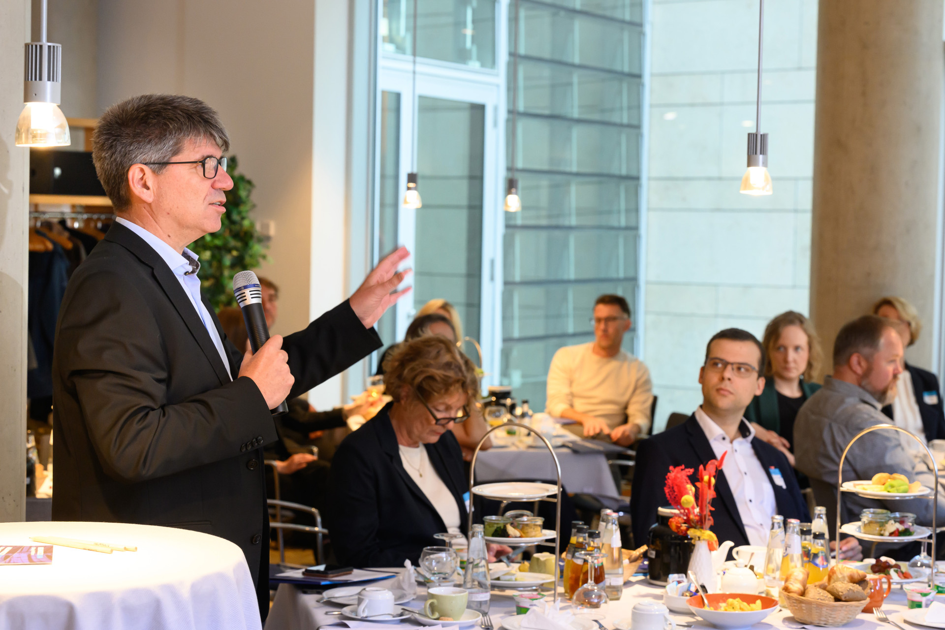 Prof. Dr. Bernd Rech (Vizepräsident Energie der Helmholtz-Gemeinschaft und Wissenschaftlicher Geschäftsführer des Helmholtz-Zentrums Berlin)
