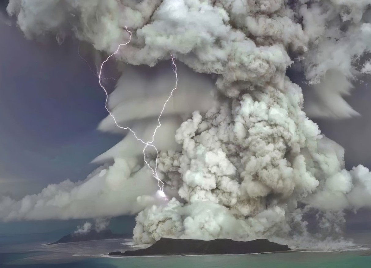 Der Ausbruch des Unterwasser-Vulkans Hunga Tonga–Hunga Haʻapai