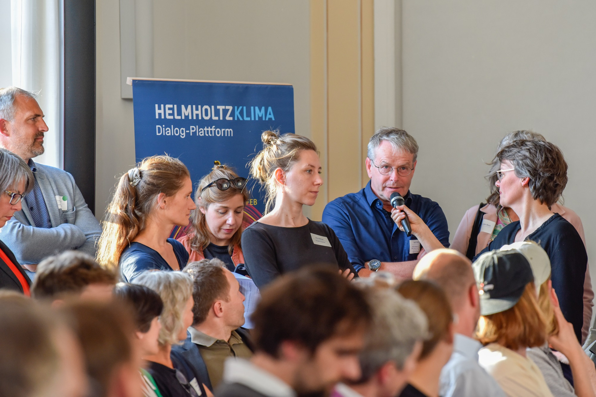 Veranstaltung im Format einer Unterhausdebatte im Festsaal Luisenstraße in Berlin