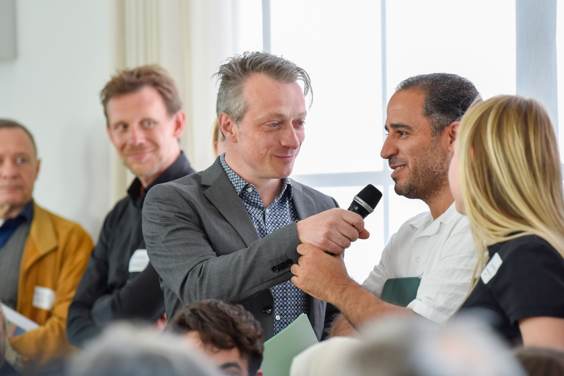 Veranstaltung im Format einer Unterhausdebatte im Festsaal Luisenstraße in Berlin