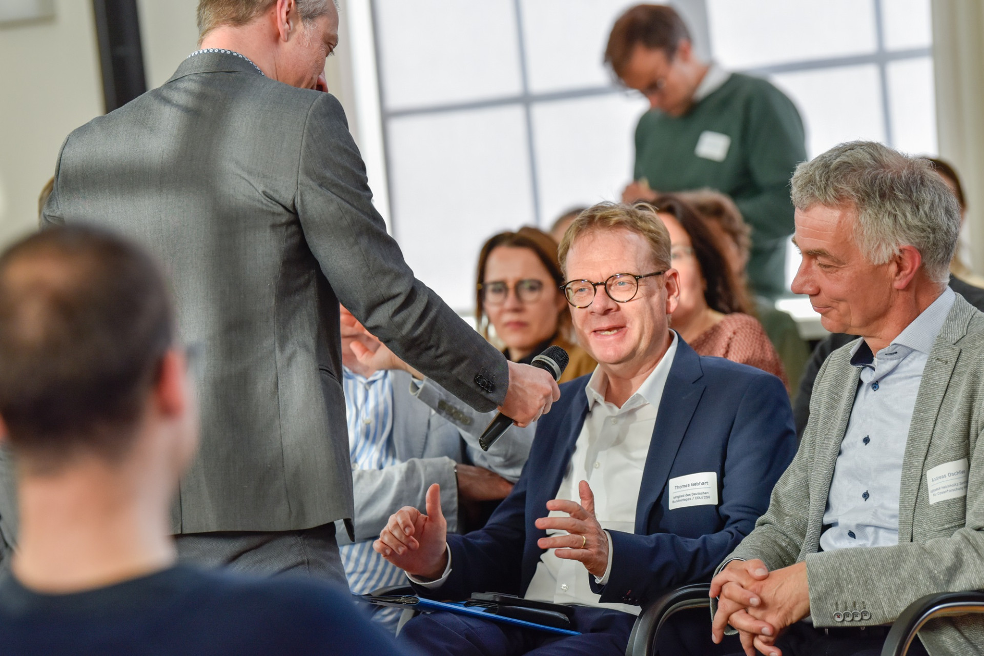 Veranstaltung im Format einer Unterhausdebatte im Festsaal Luisenstraße in Berlin