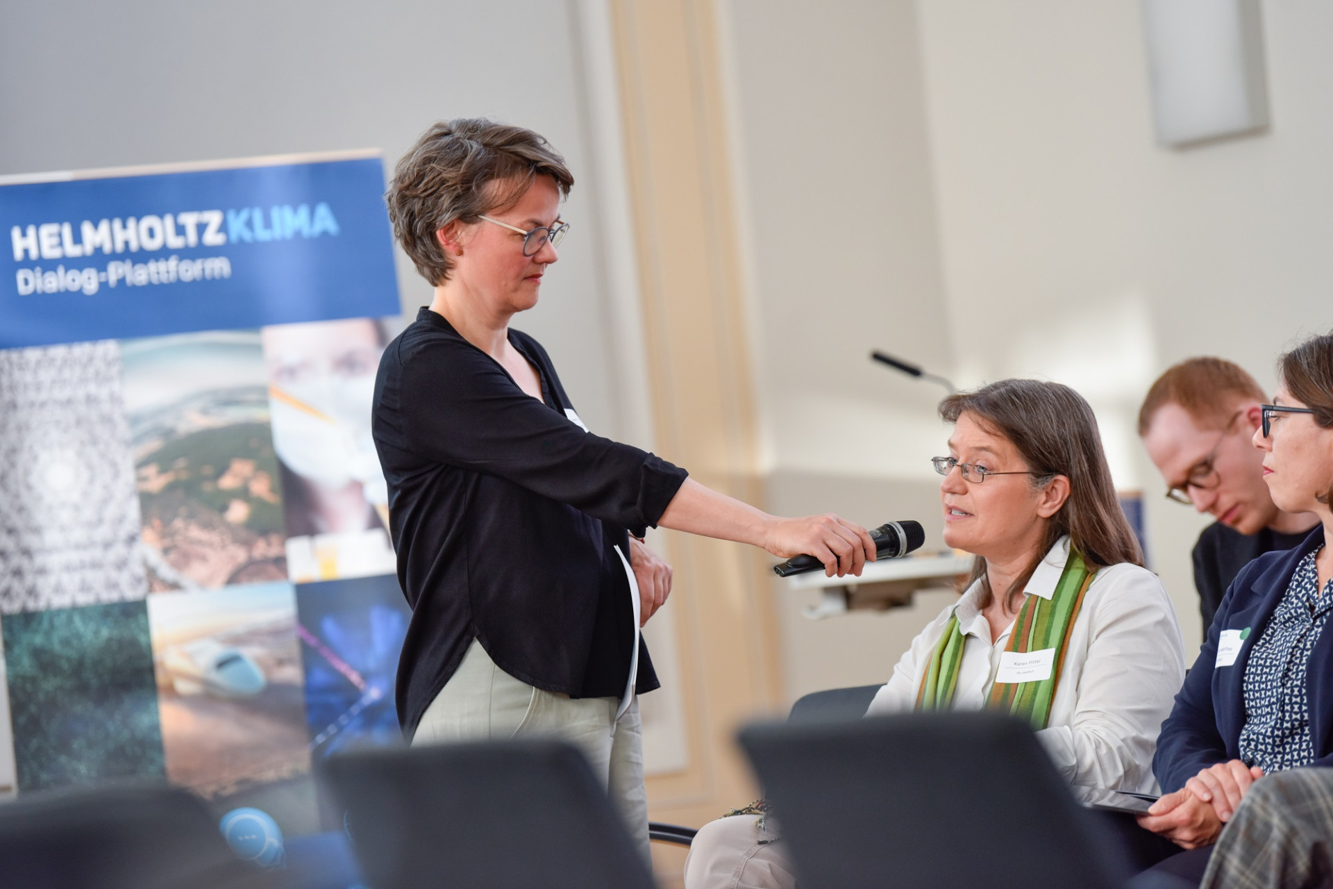 Veranstaltung im Format einer Unterhausdebatte im Festsaal Luisenstraße in Berlin