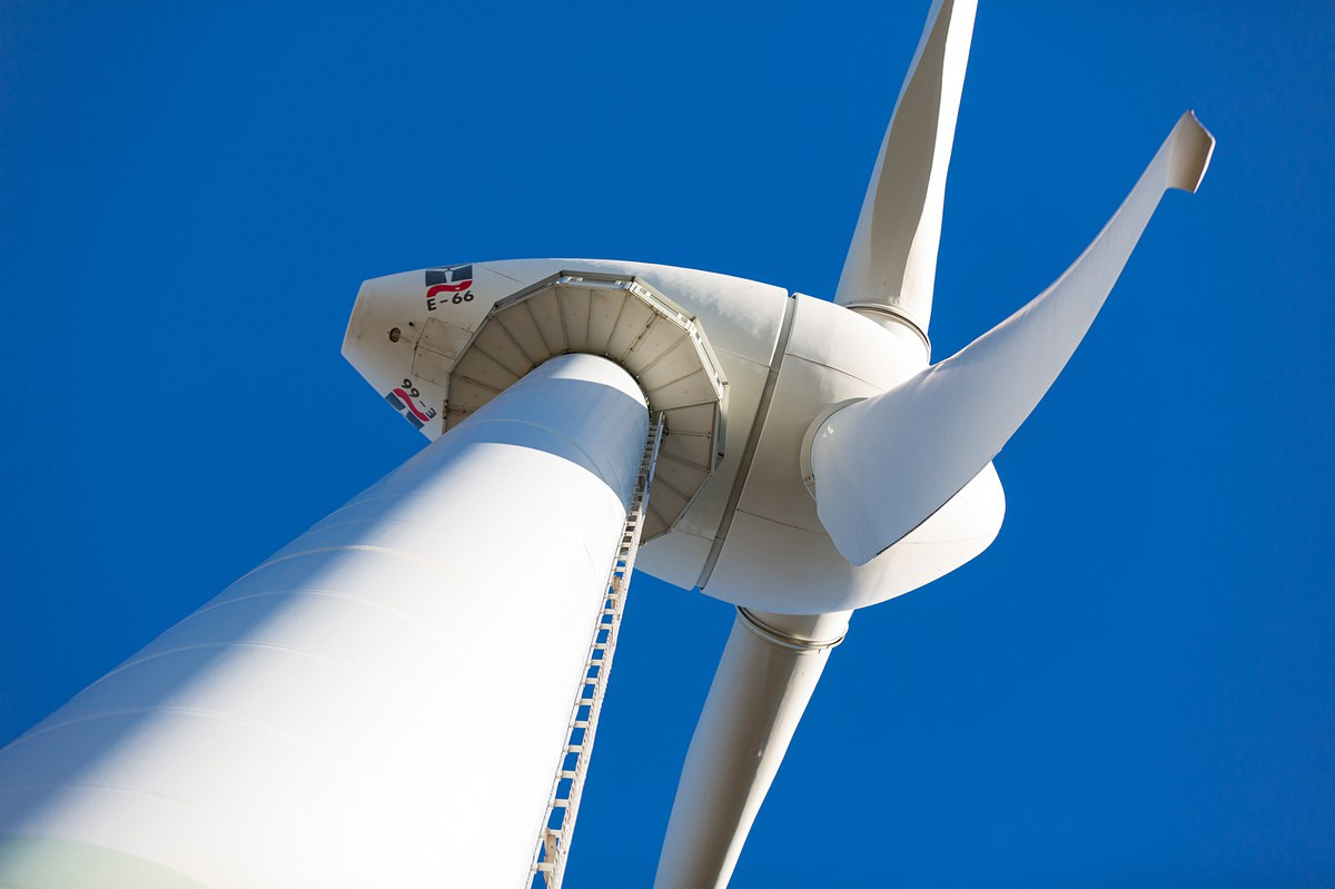 Der Ausbau der Windenergie hat Auswirkungen auf Umwelt, Gesellschaft, Wirtschaft und andere Bereiche.
