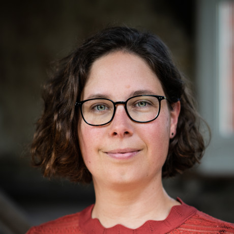 Portraitbild von Nadine Mengis