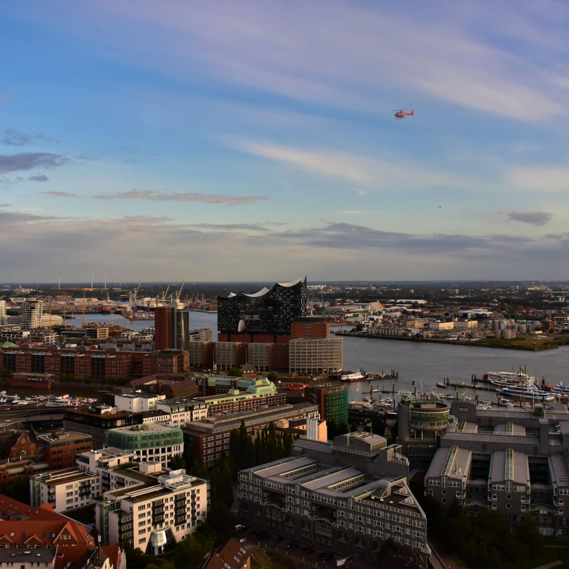 Hamburg mit Elbphilharmonie