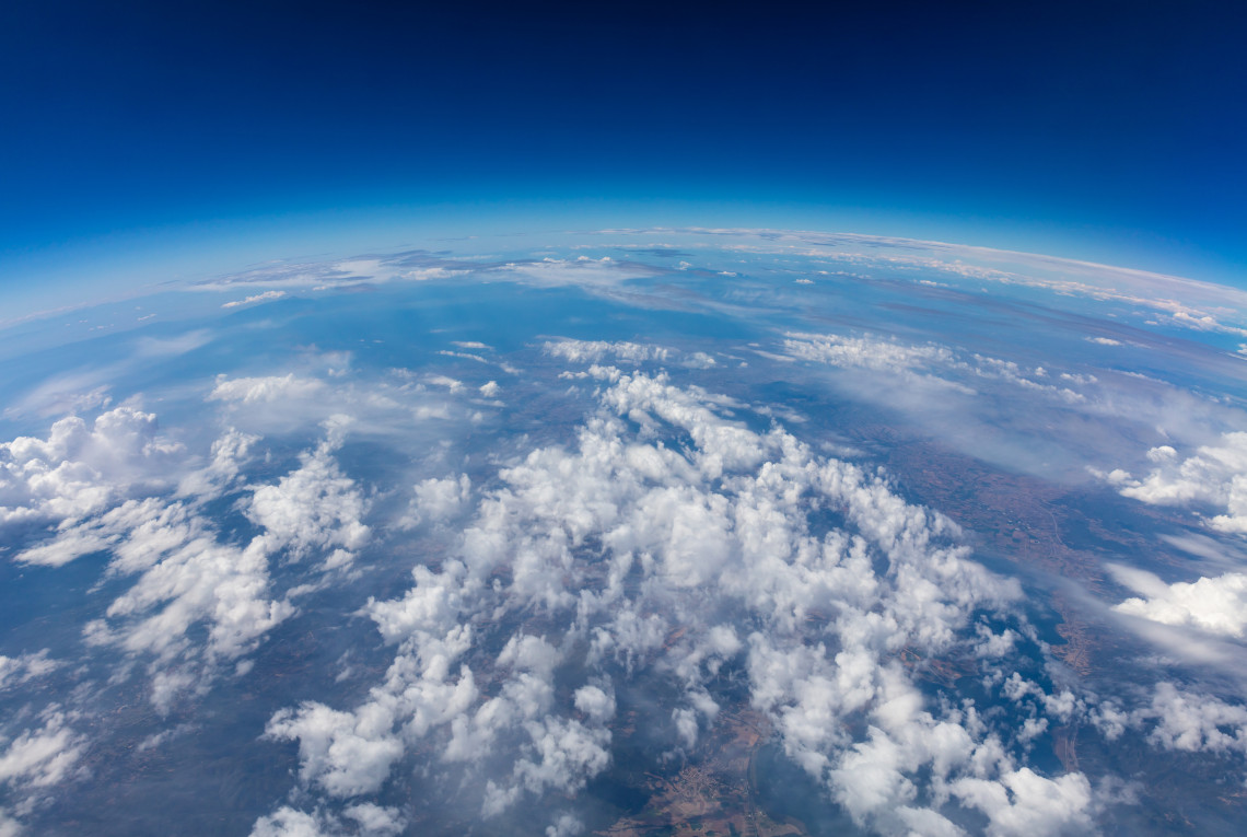 Ein Blick auf Wolken von der Atmosphäre aus