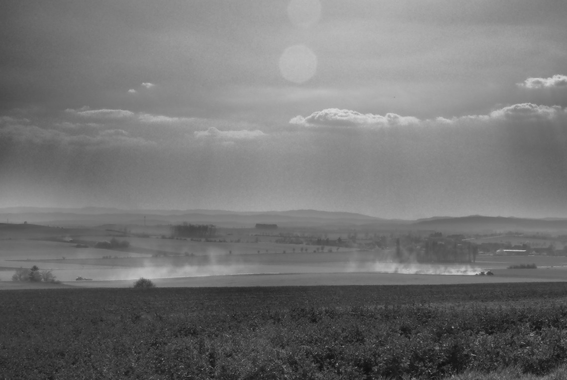 Landschaftsaufnahme, Felder, Schwarzweiß