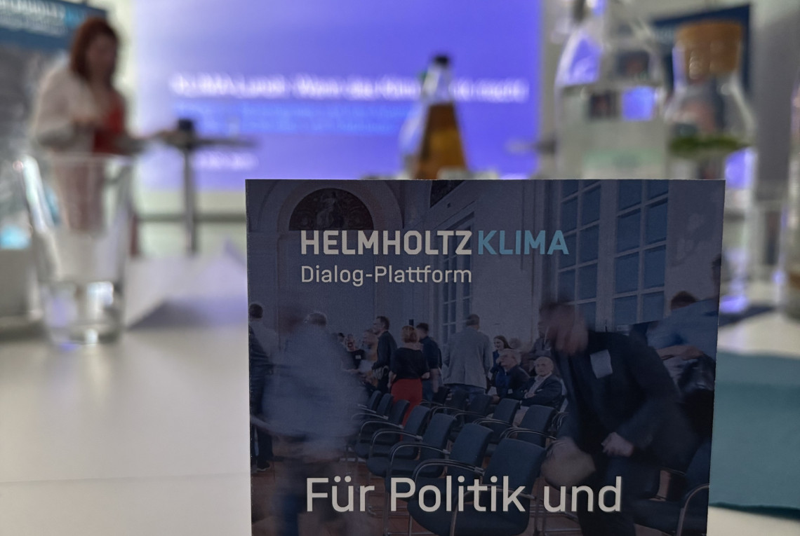 Flyer auf einem Tisch bei der Veranstaltung KLIMA Lunch