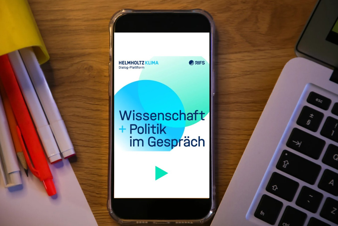 Cover Helmholtz Talks Header quer_Mock Up Handy