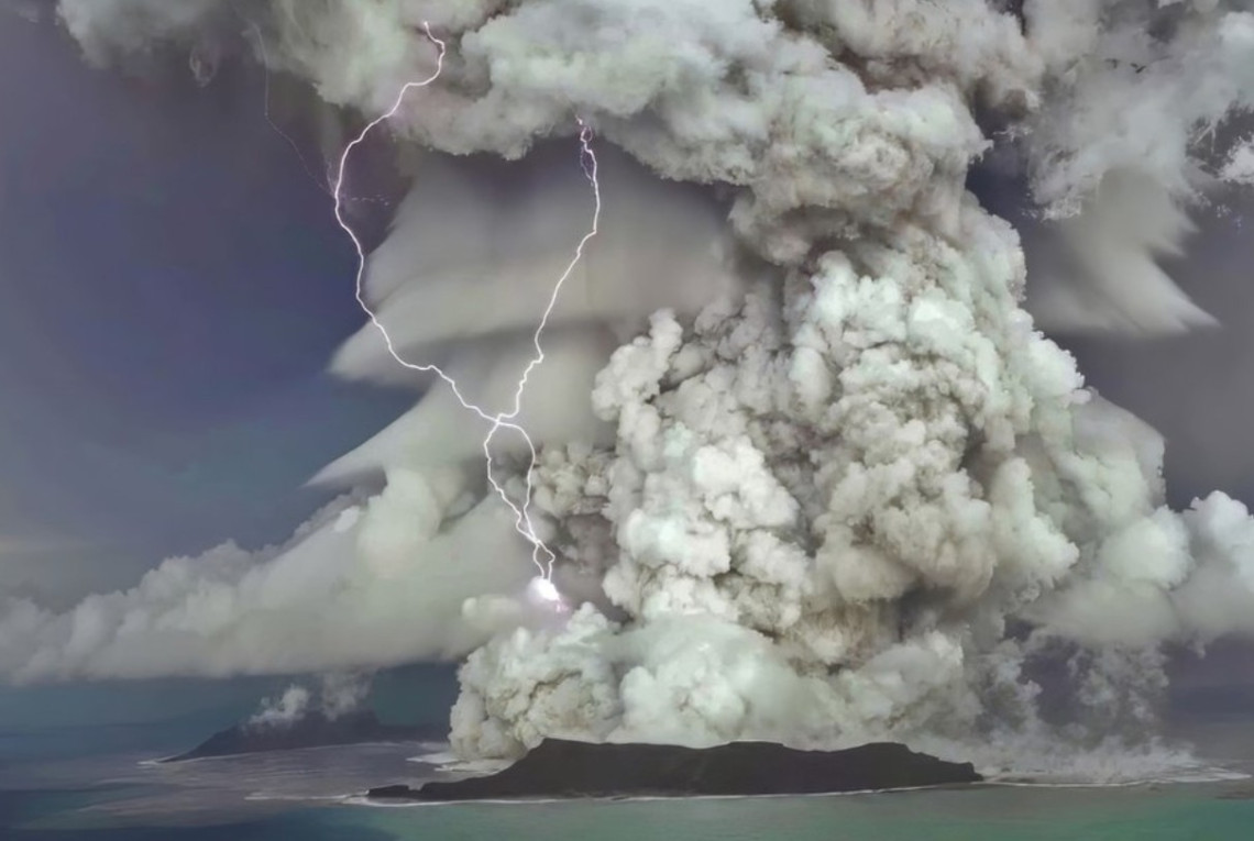 Der Ausbruch des Unterwasser-Vulkans Hunga Tonga–Hunga Haʻapai