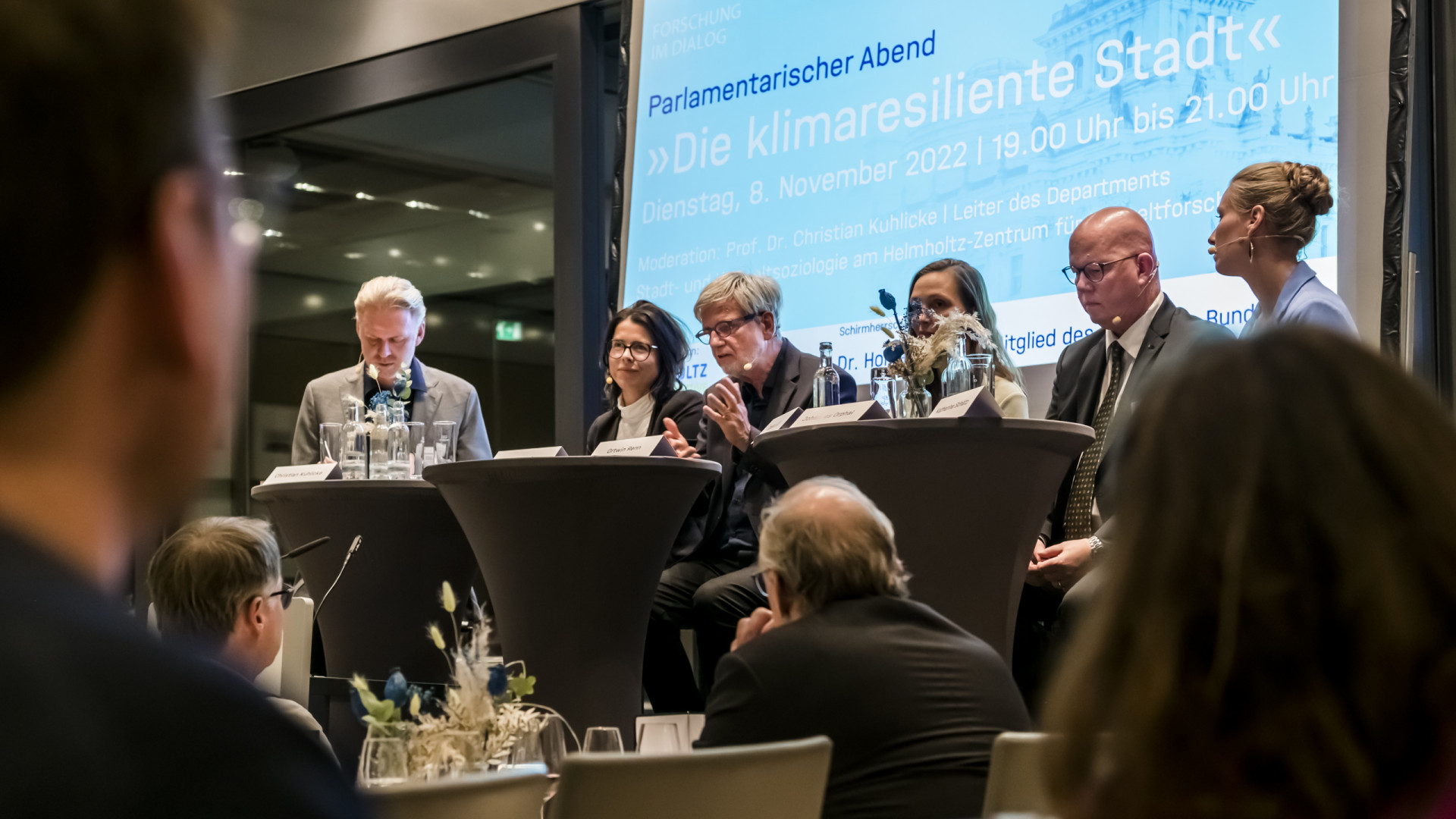 Podium mit Christian Kuhlicke, Katrin Zschau, Ortwinn Renn, Carolin Süß, Johannes Orphal, Katharina Schätz