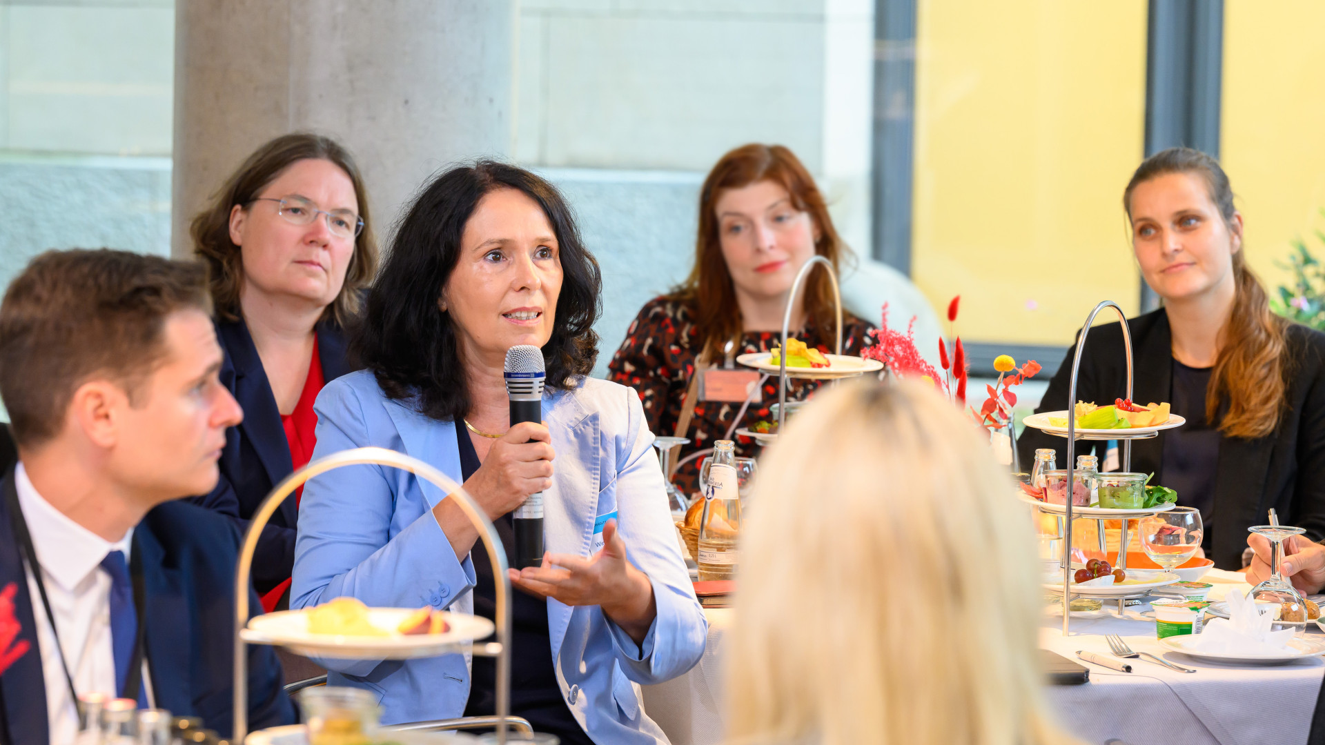 Bundestagsabgeordnete bei der Diskussion