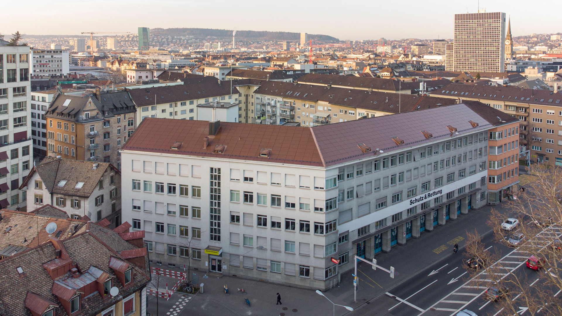 Roof renovation with terracotta color in Zurich