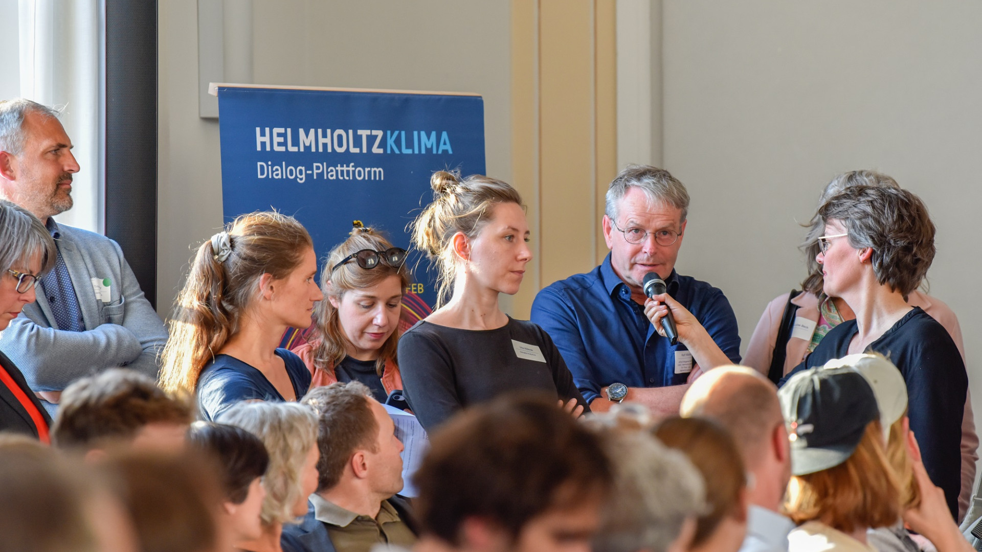 Veranstaltung im Format einer Unterhausdebatte im Festsaal Luisenstraße in Berlin