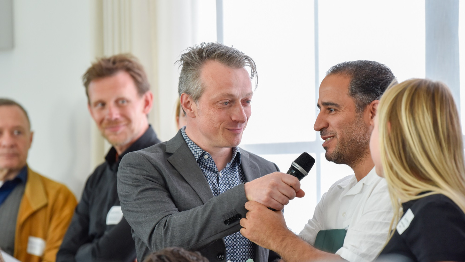 Veranstaltung im Format einer Unterhausdebatte im Festsaal Luisenstraße in Berlin