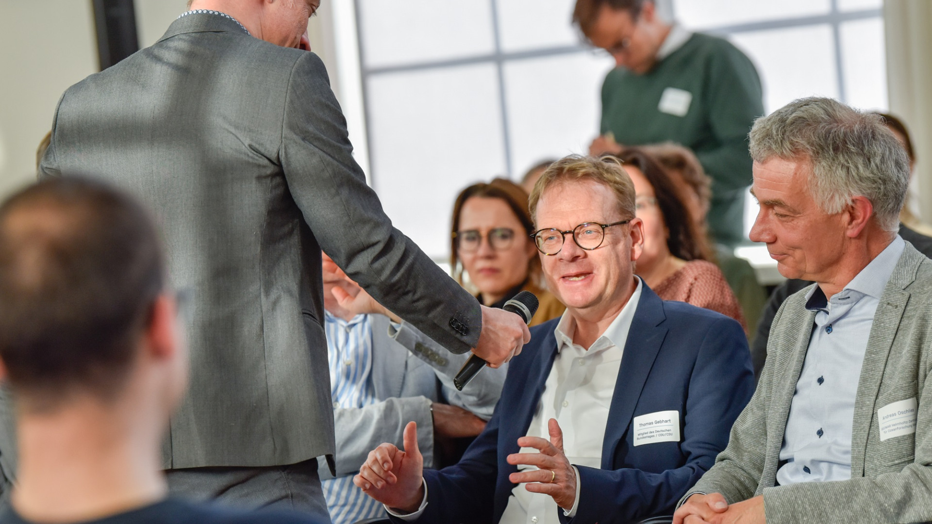 Veranstaltung im Format einer Unterhausdebatte im Festsaal Luisenstraße in Berlin