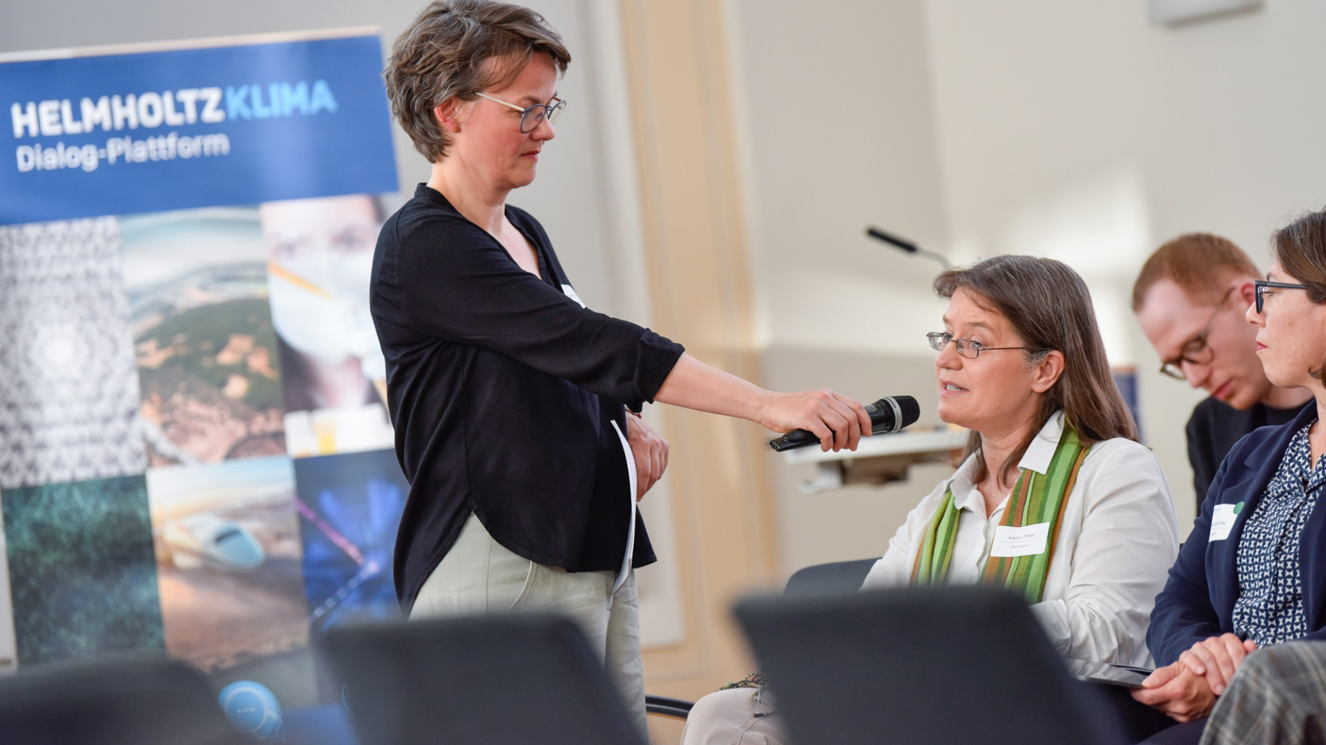 Veranstaltung im Format einer Unterhausdebatte im Festsaal Luisenstraße in Berlin